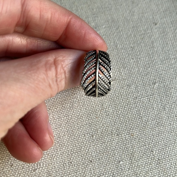 PANDORA Light as a Feather Sterling Silver Ring - Picture 2 of 9